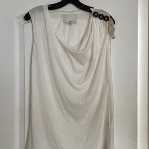 Elegant White Mini Dress with Embellished Shoulder